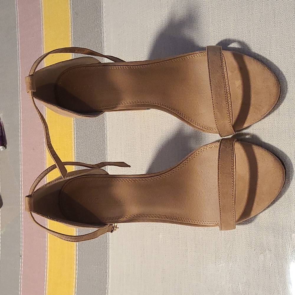 Tan Heels